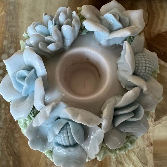 Pale blue floral candle holder - Picture 5 of 8
